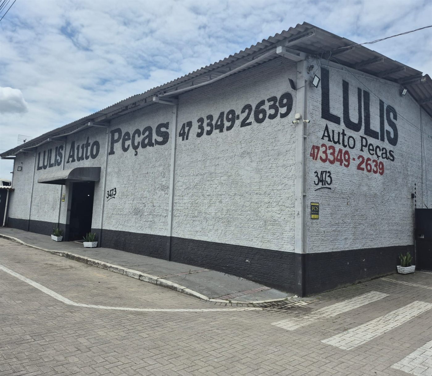 Fachada da Lulis Auto Peças na BR-101, 3473, em Itajaí